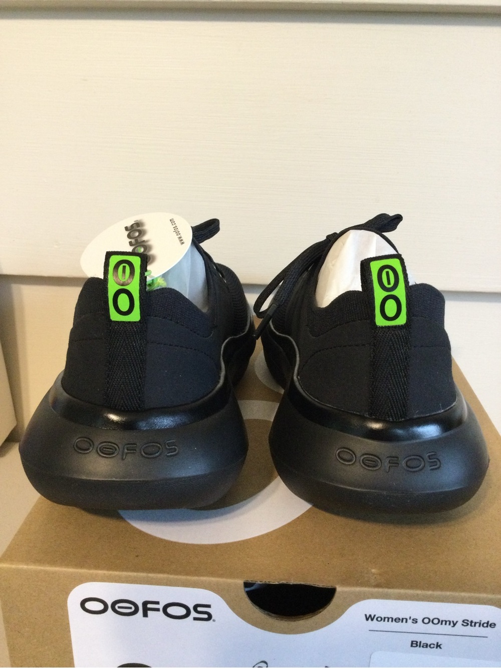 OOFOS Women's OOlly Stride Black Slip-On Sneakers - Size 6 - Picture 3 of 5